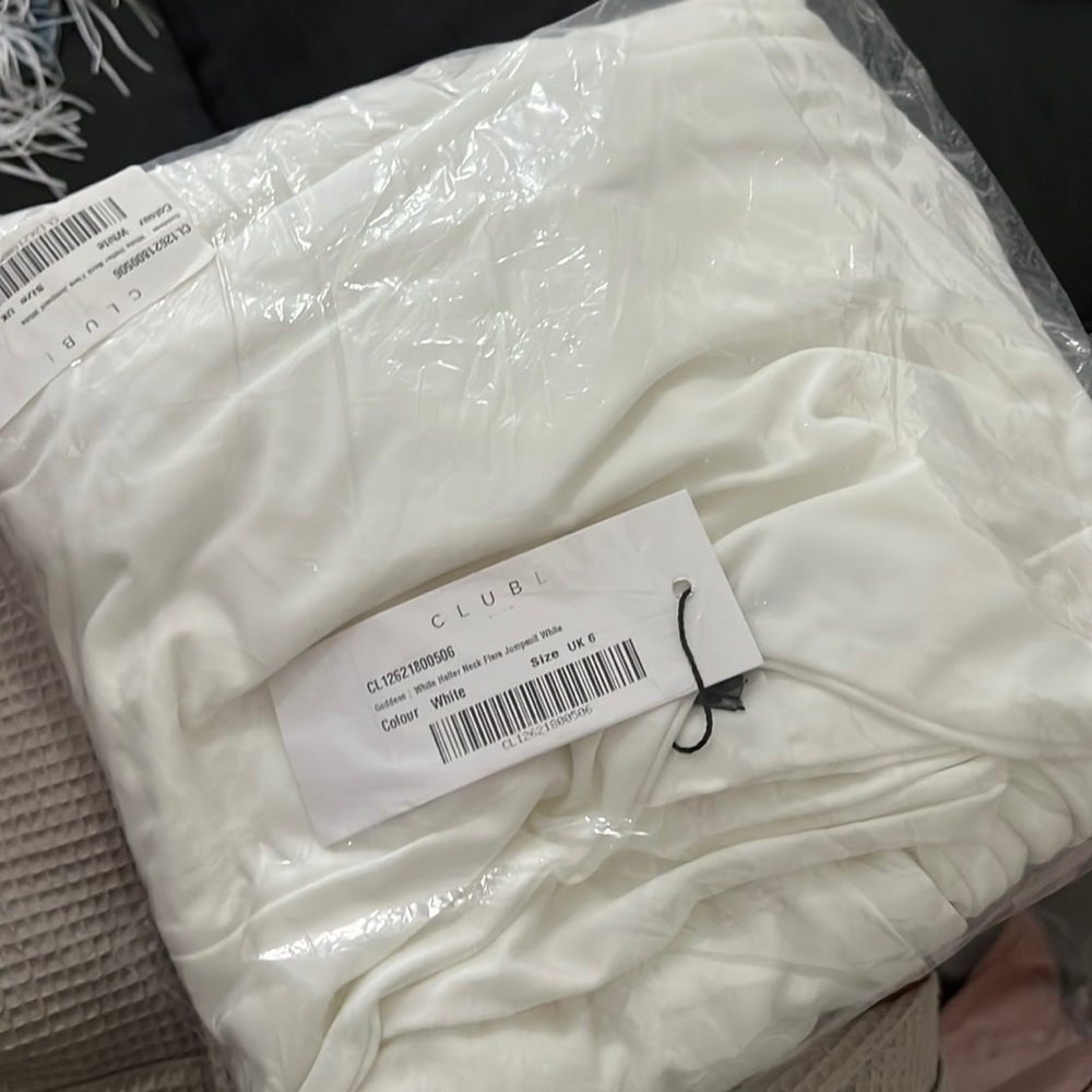 Club London white halter neck flare jumpsuit white size UK6 NWT